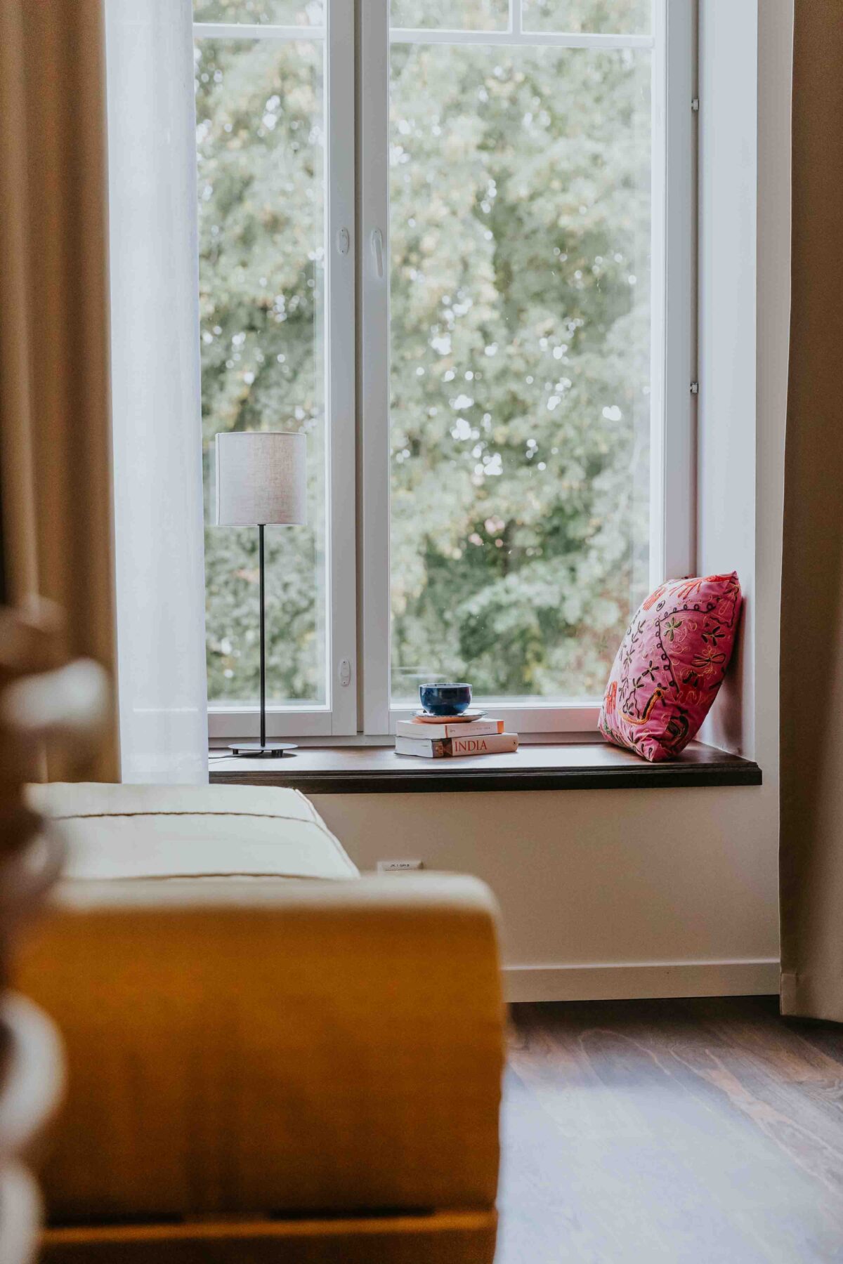 OHH tuba India majutus Haapsalus eestuba ja aken portrate