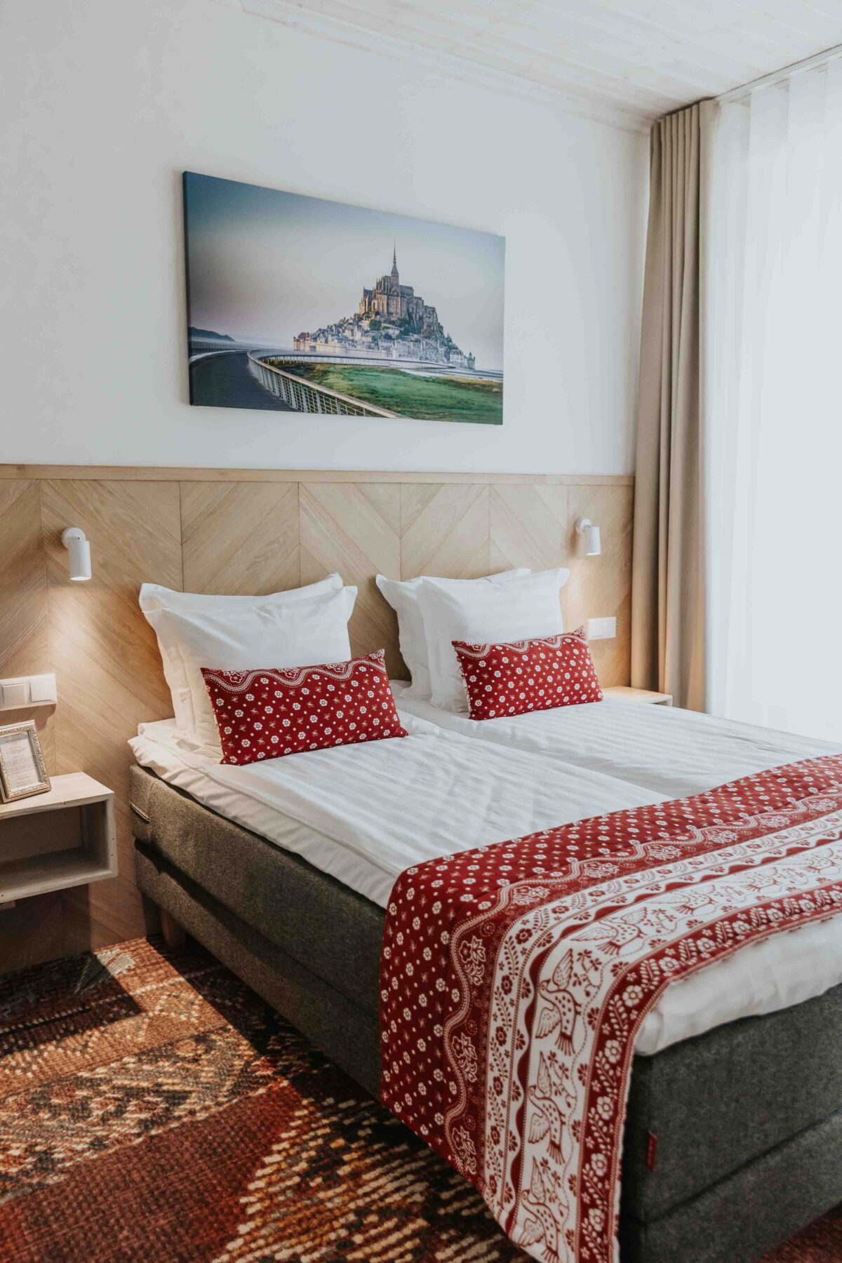 OHH tuba Prantsusmaa majutus Haapsalus voodi ja pilt