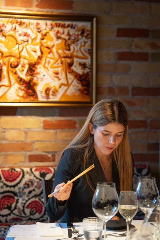 tõtarlaps õhtusöögil